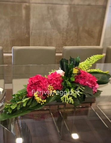 Centrotavola stilizzato, moderno