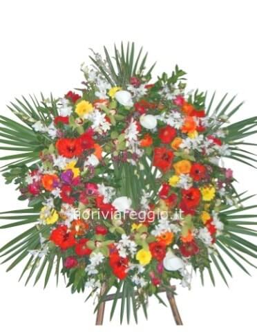 Corona funebre con tipo fiori da concordare