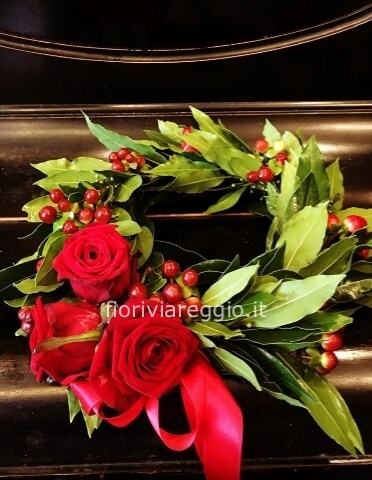 Corona per laurea con 3 rose e bacche